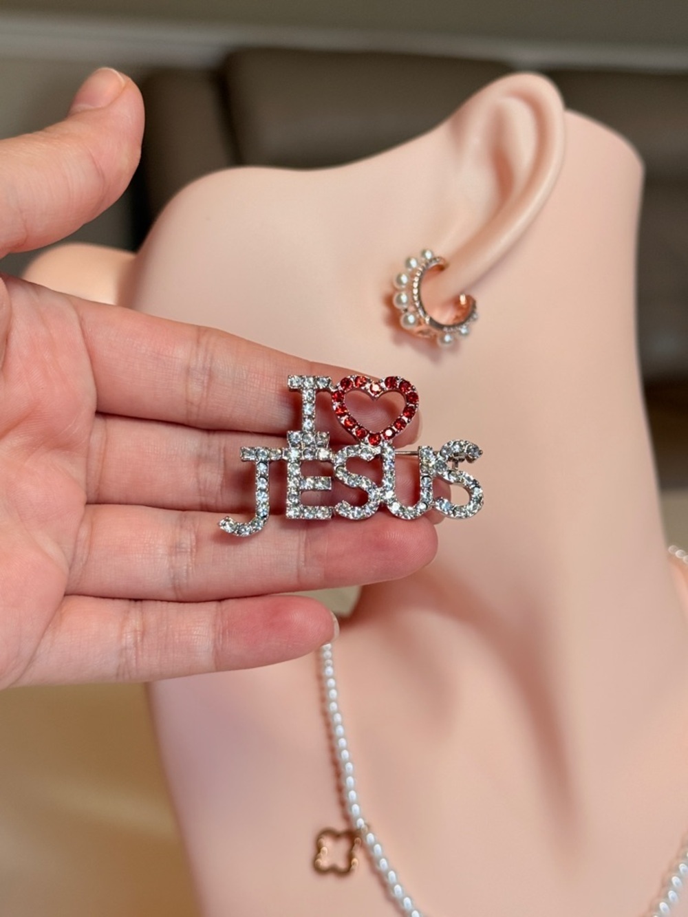 I Love Jesus Red Heart Crystal Brooch Pin - Picture 3 of 5